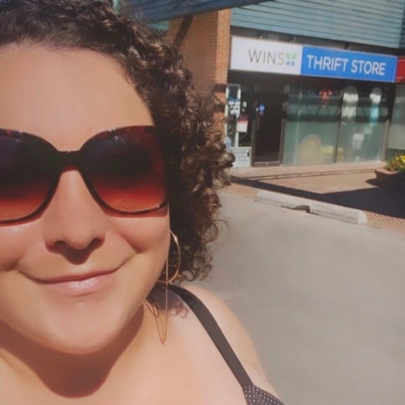 Meet your Posher, Krista - Picture 2 of 3